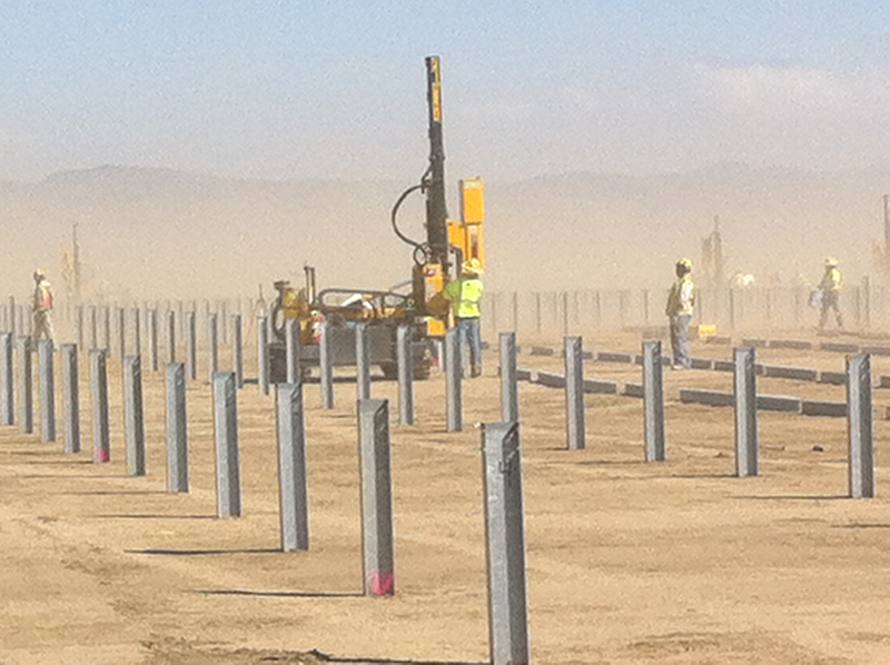 solar-farm-construction-pile-driver-800x600